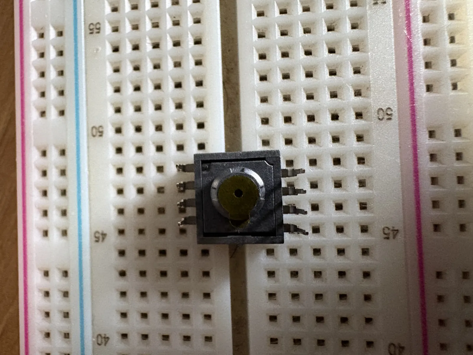 Sensor Óptico PixArt PAW3205DB-TJ3T – IC para Mouse — imagen 2