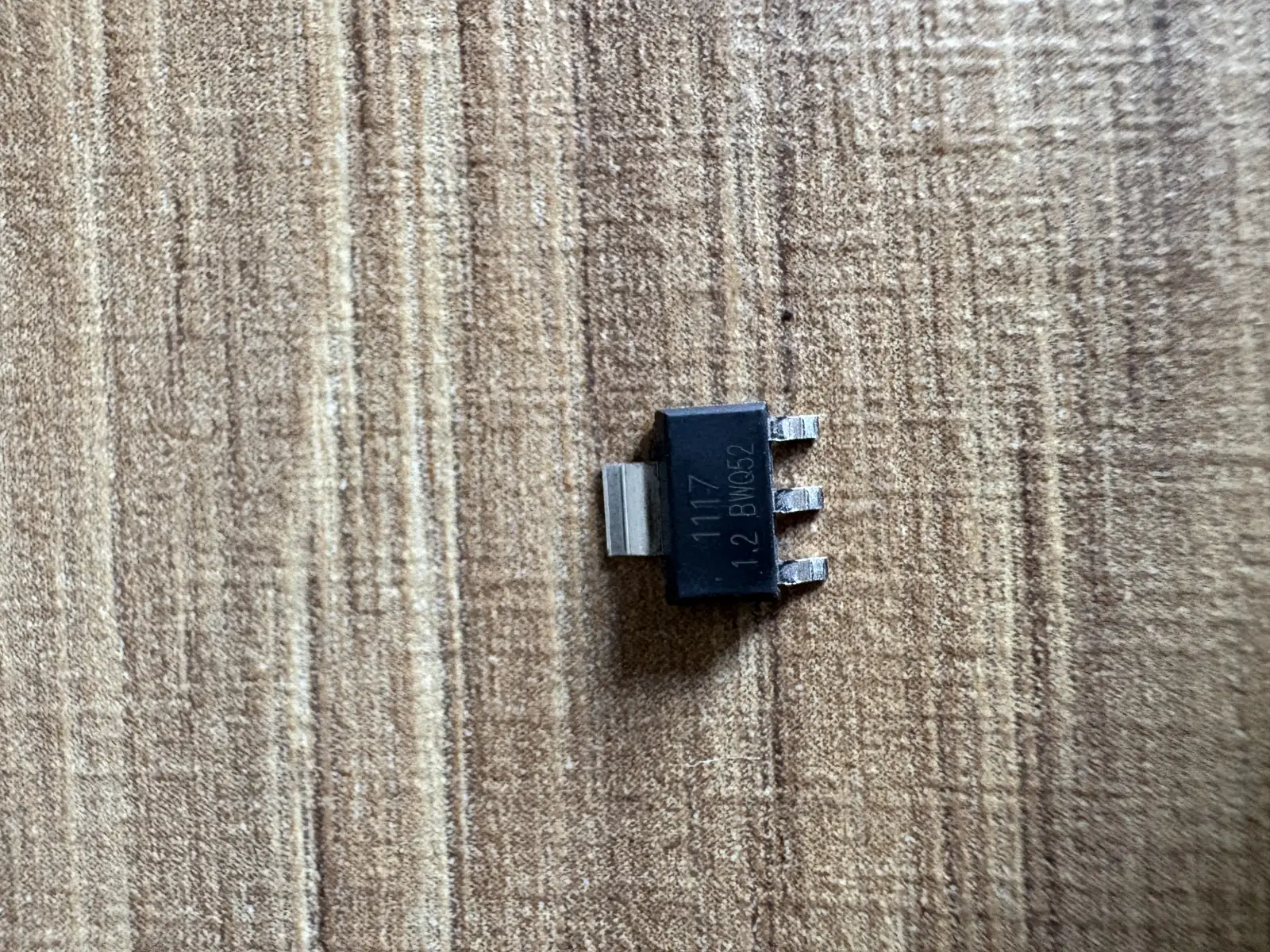 Regulador de Voltaje AMS1117 SOT-223 – Varios Voltajes — imagen 3