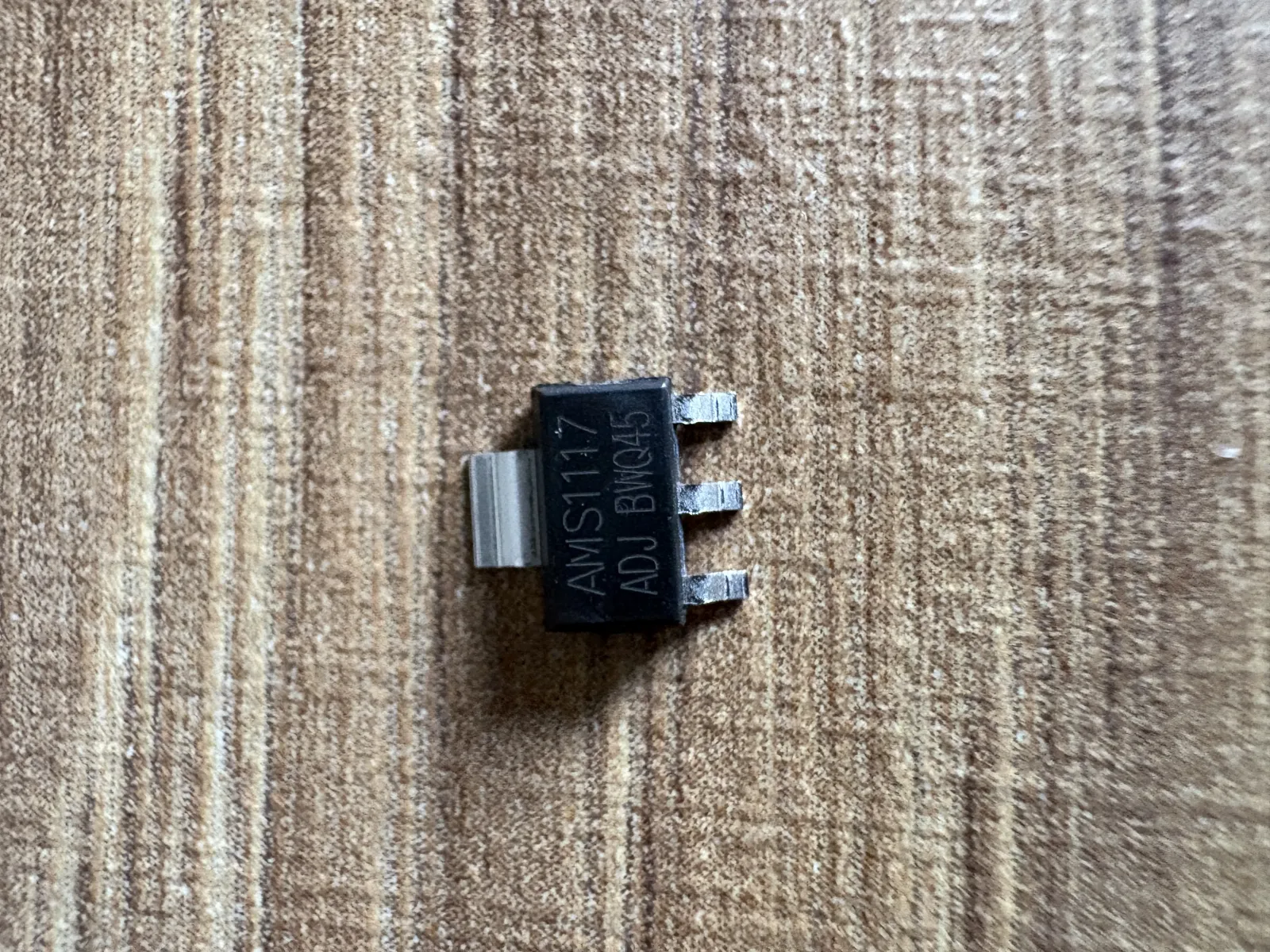 Regulador de Voltaje AMS1117 SOT-223 – Varios Voltajes — imagen 5