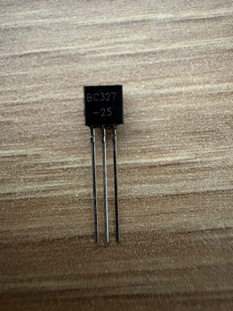 Transistores NPN y PNP TO-92 – Varios modelos — imagen 3