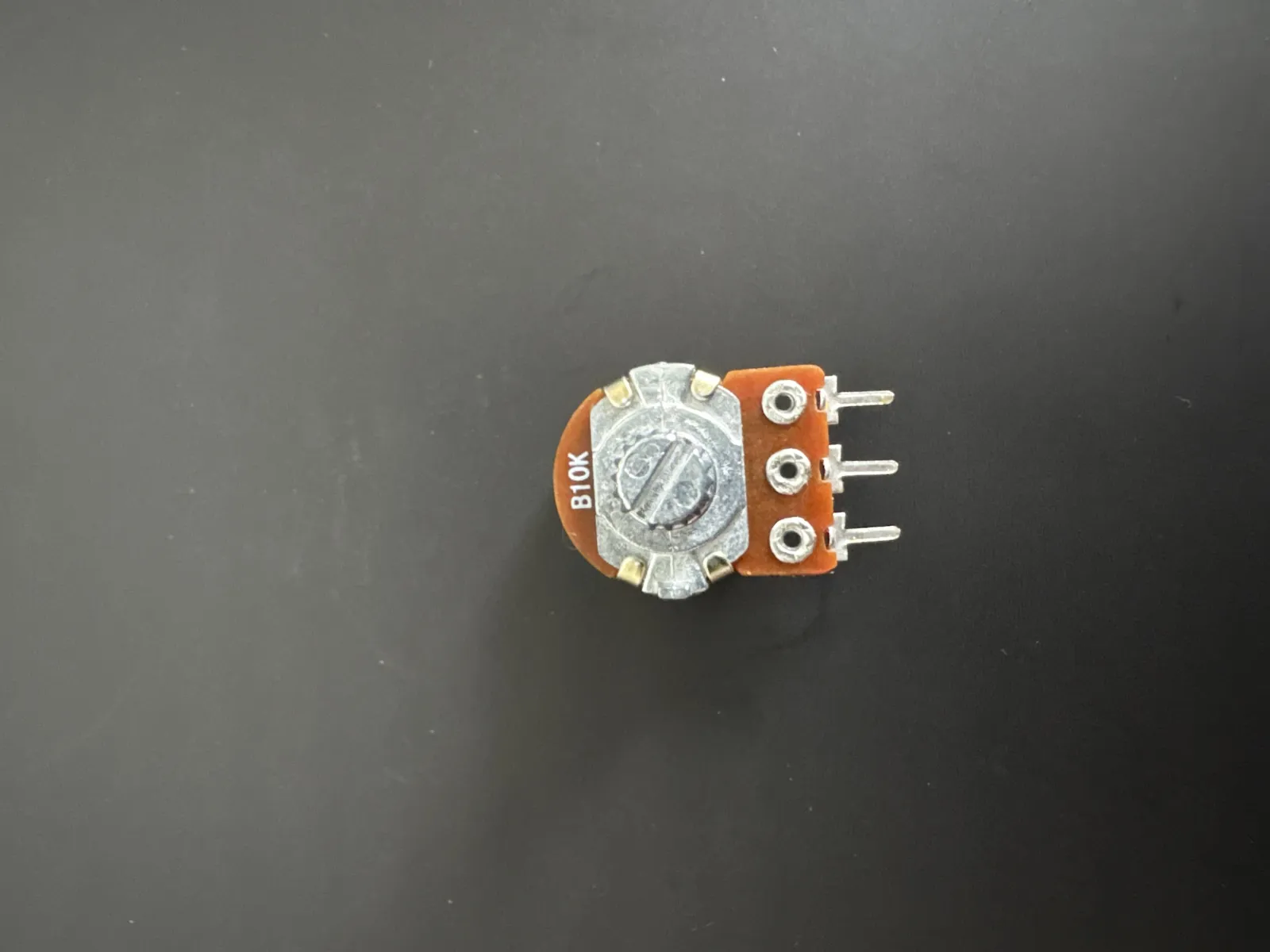 Potenciómetro Rotativo B10K 10KΩ Lineal – 3 Pines
