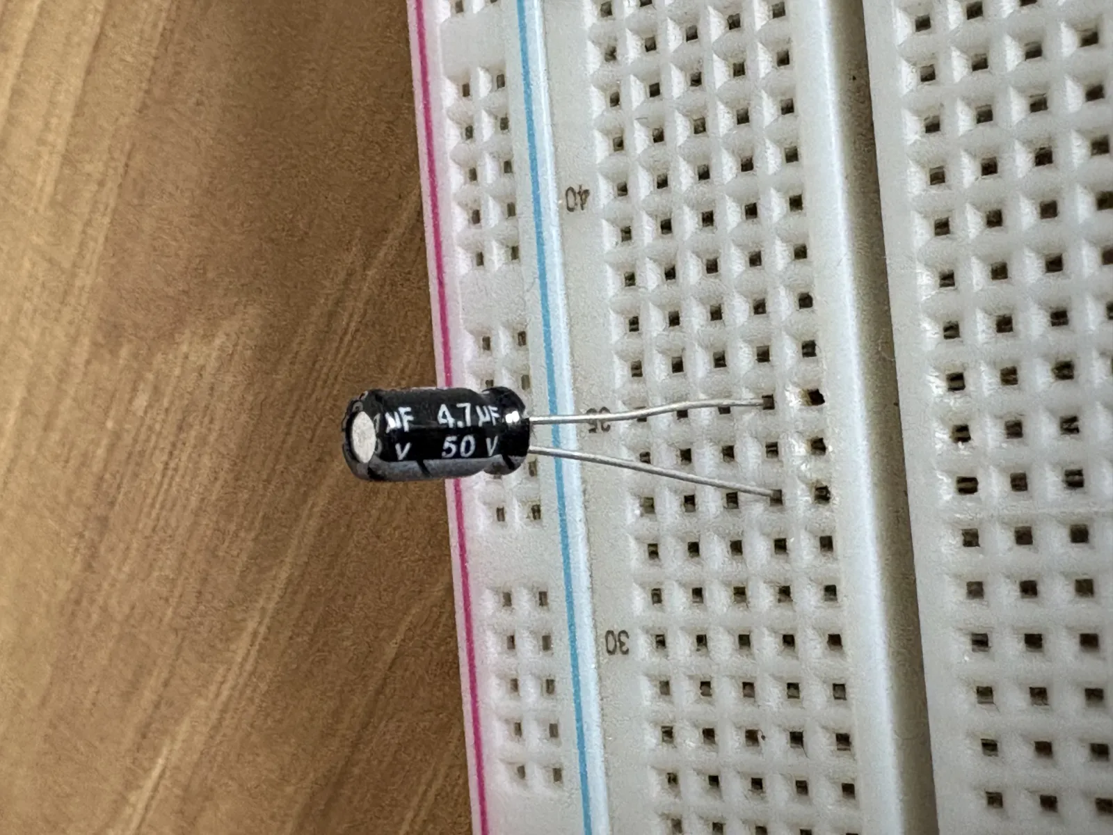 Capacitores electrolitos — 4.7 uf 50V