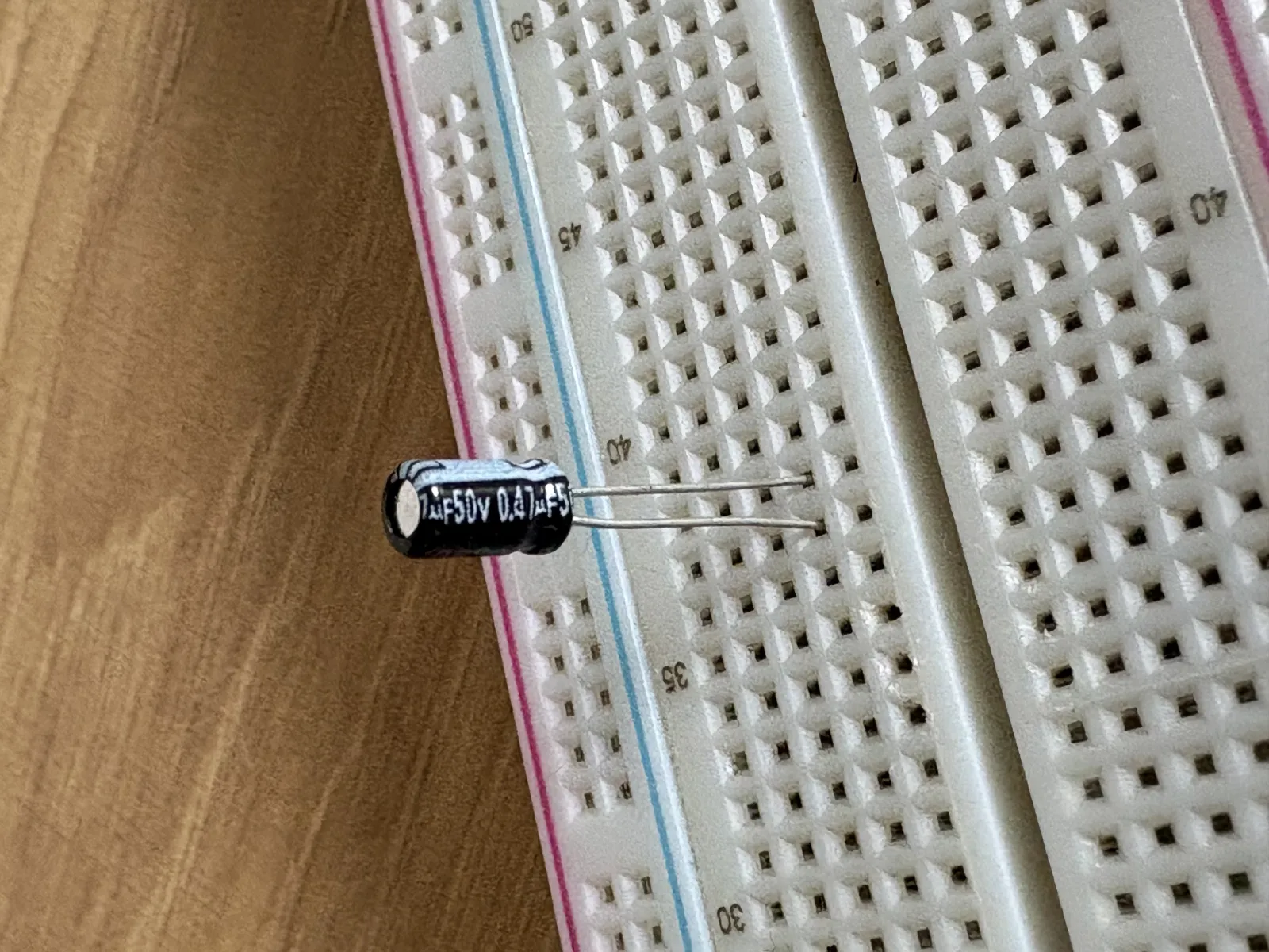 Capacitores electrolitos — 0.47uf 50V