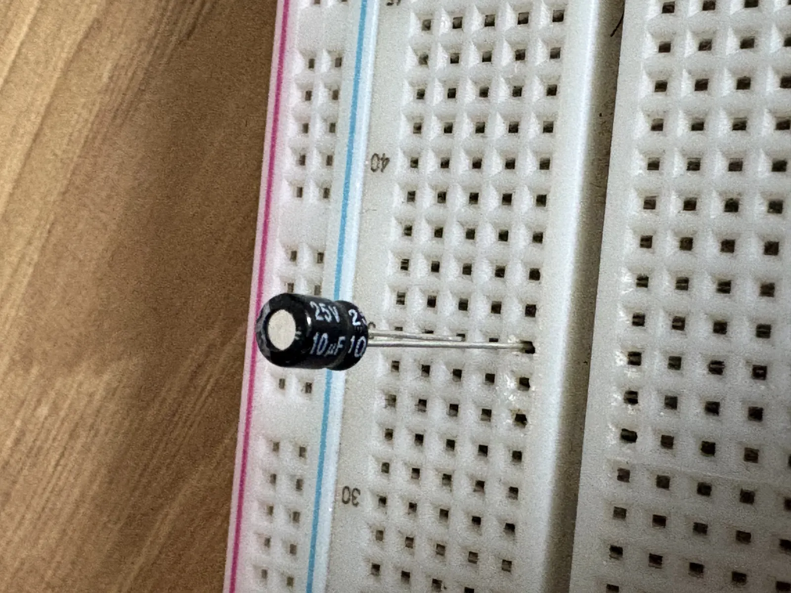Capacitores electrolitos — 10uf 25V