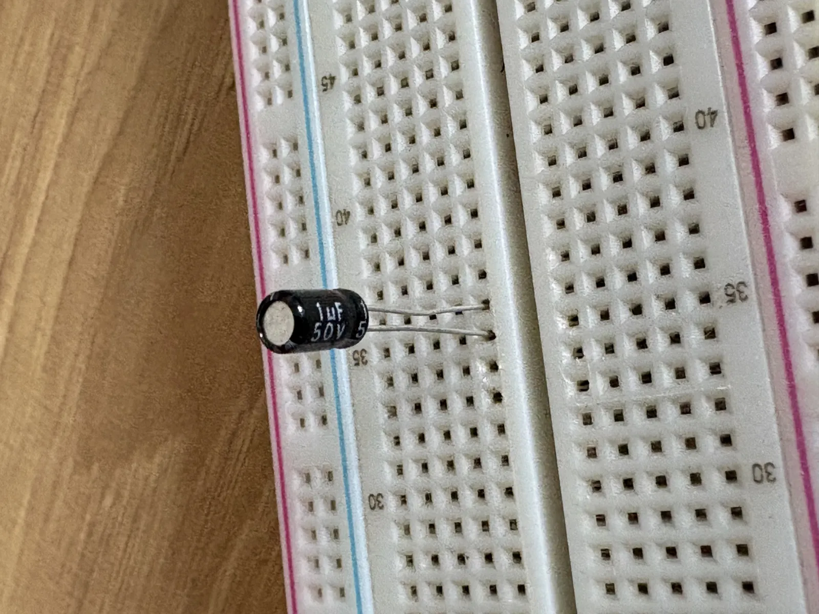 Capacitores electrolitos — 1uf 50V