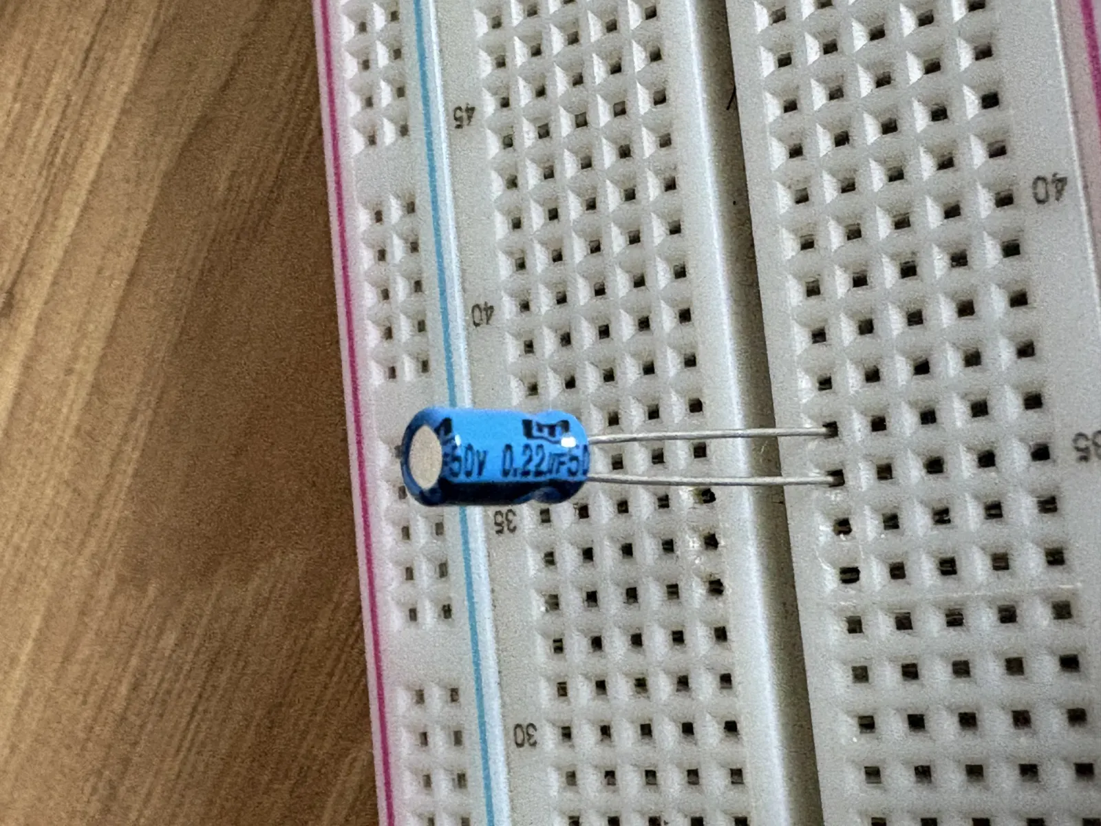 Capacitores electrolitos — 0.22uf 50V