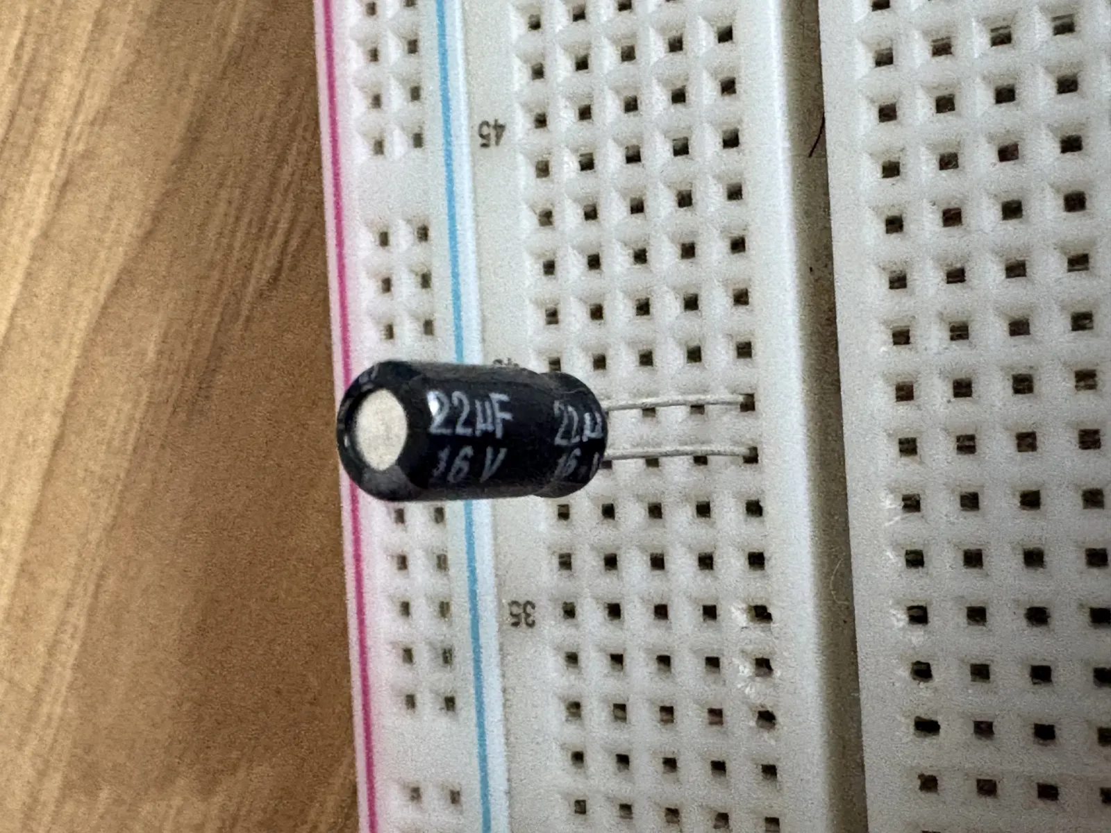 Capacitores electrolitos — 22uf 16V