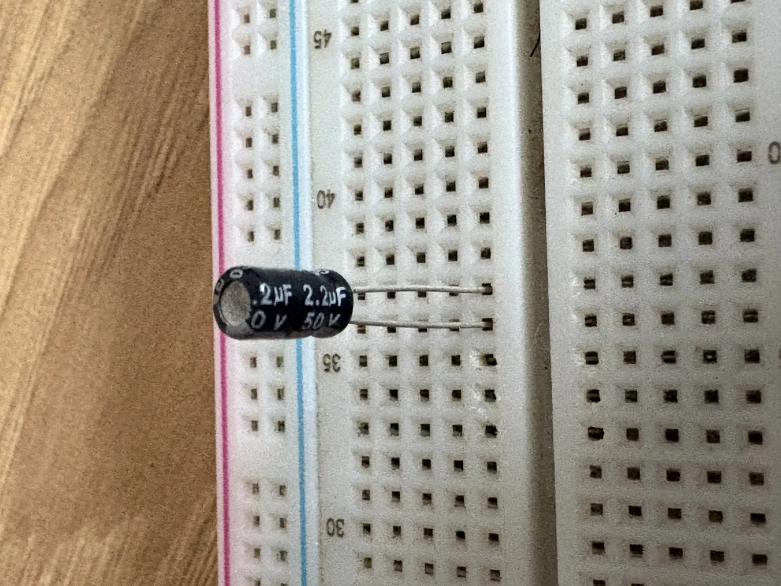 Capacitores electrolitos — 2.2uf 50V