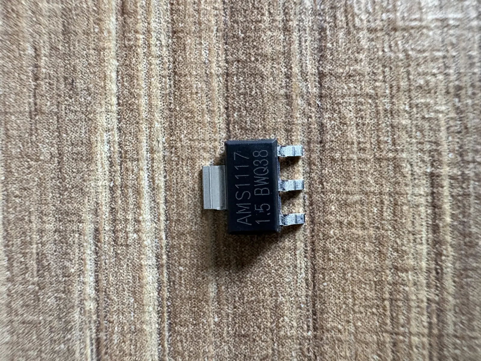 Regulador de Voltaje AMS1117 SOT-223 – Varios Voltajes — AMS1117-1.5