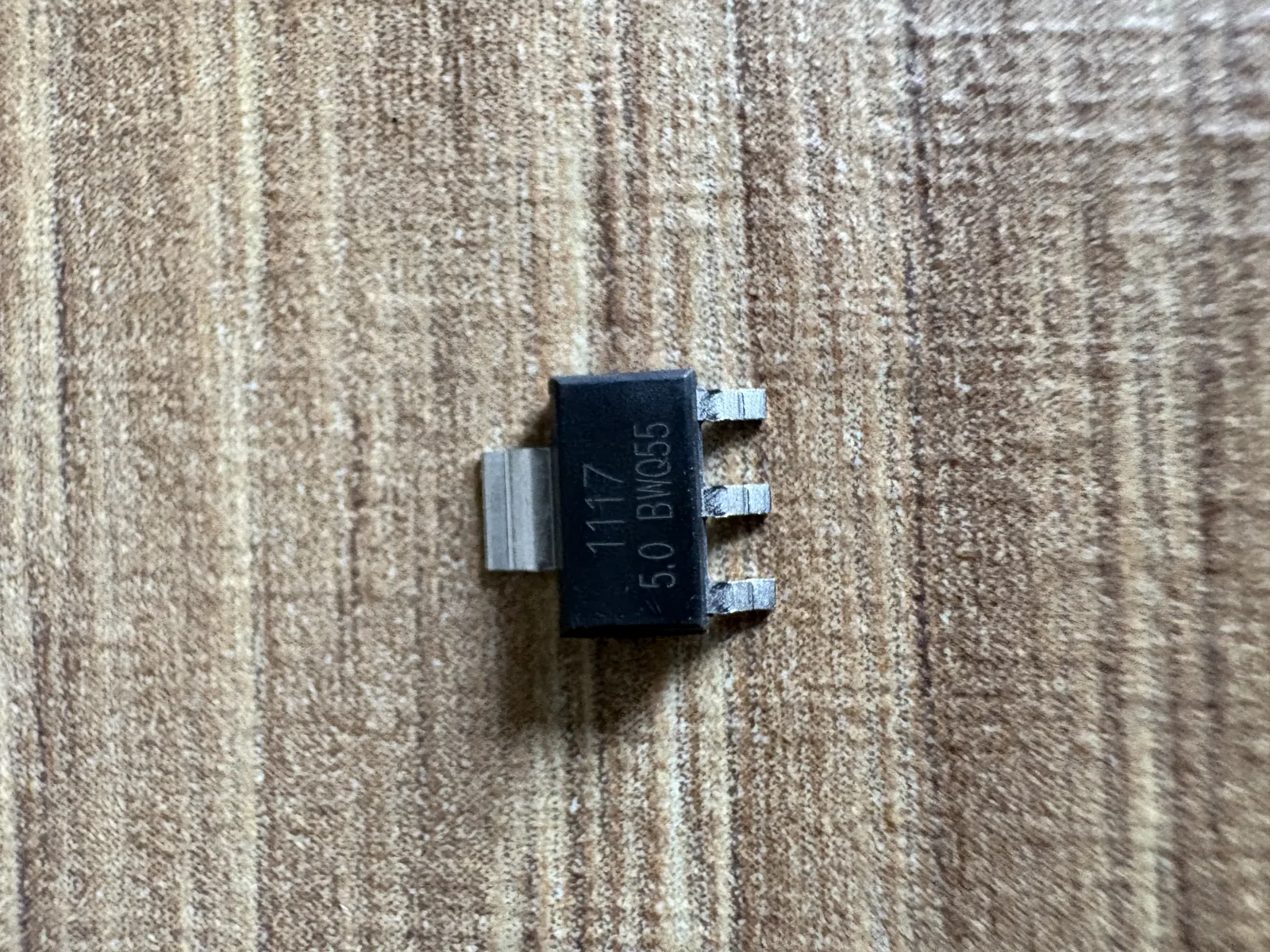 Regulador de Voltaje AMS1117 SOT-223 – Varios Voltajes — AMS1117-5