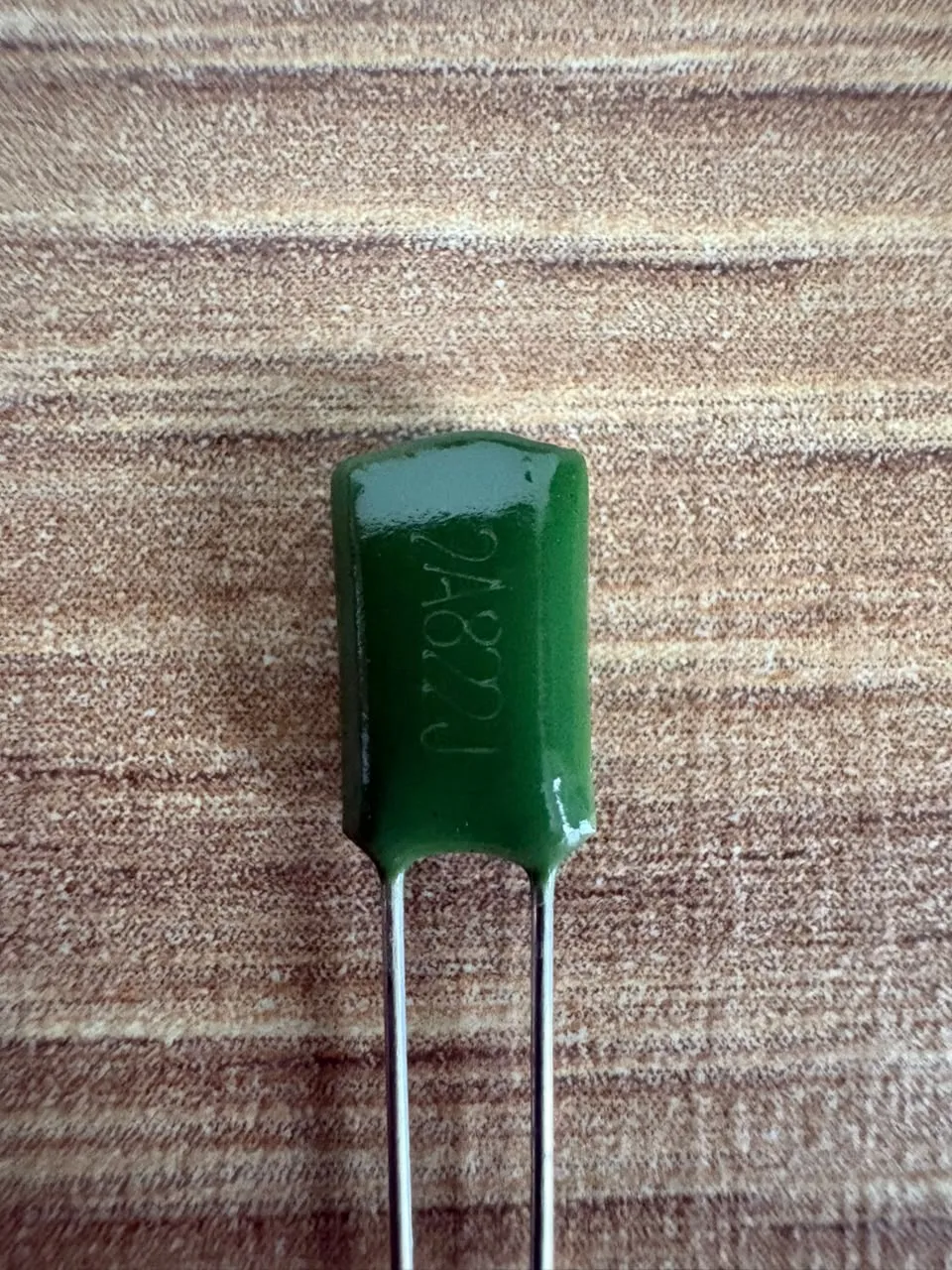 Capacitores de poliéster — 2A822J