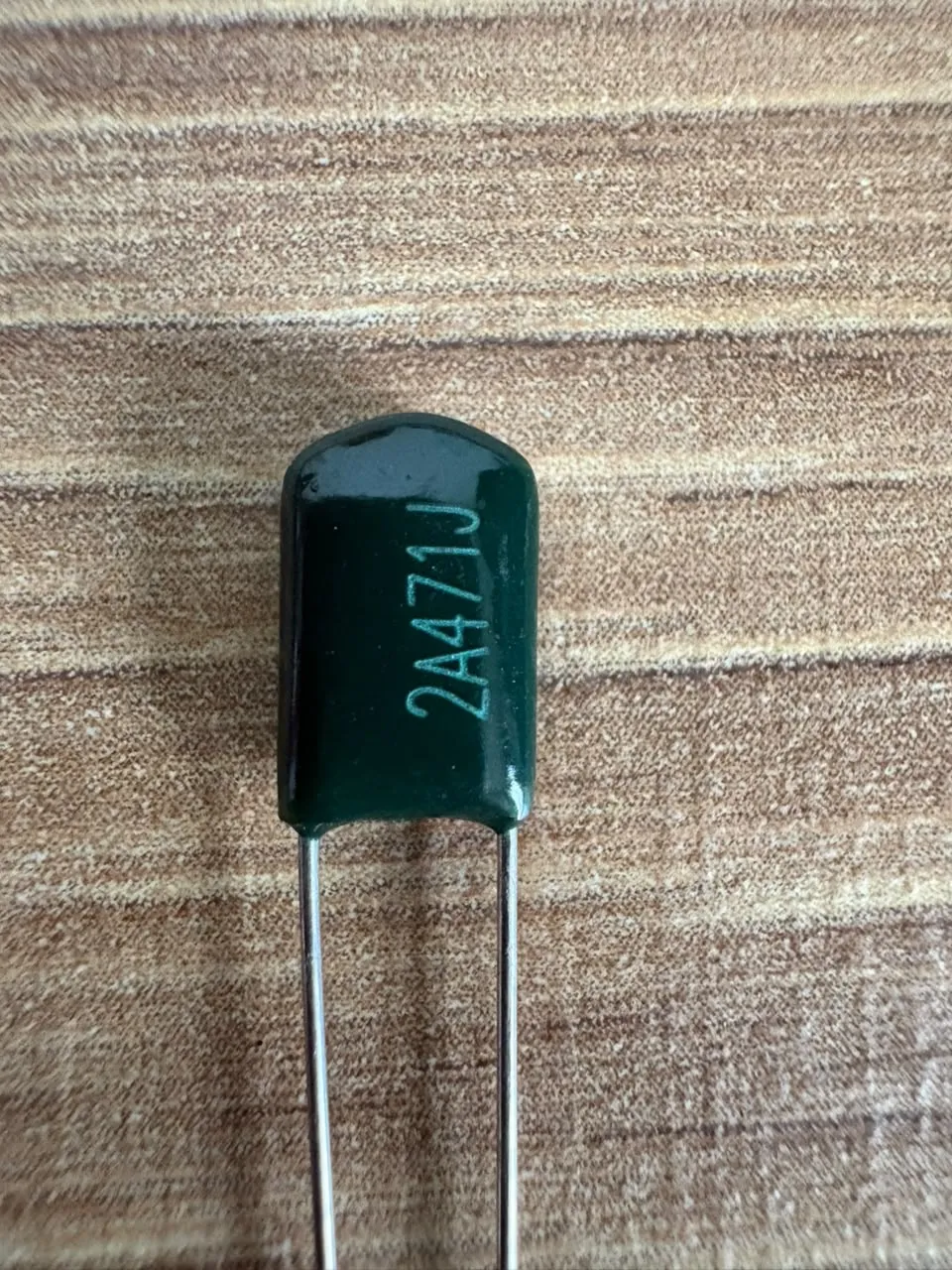 Capacitores de poliéster — 2A471J