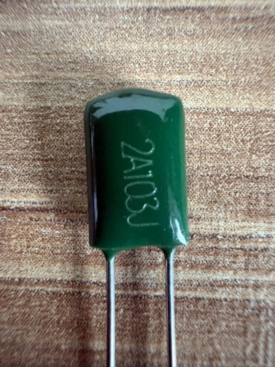 Capacitores de poliéster — 2A103J