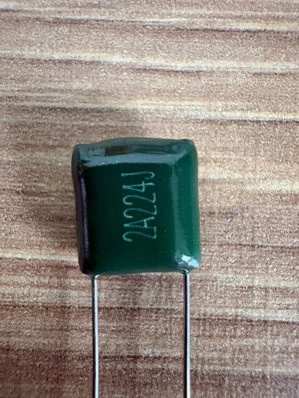 Capacitores de poliéster — 2A224J