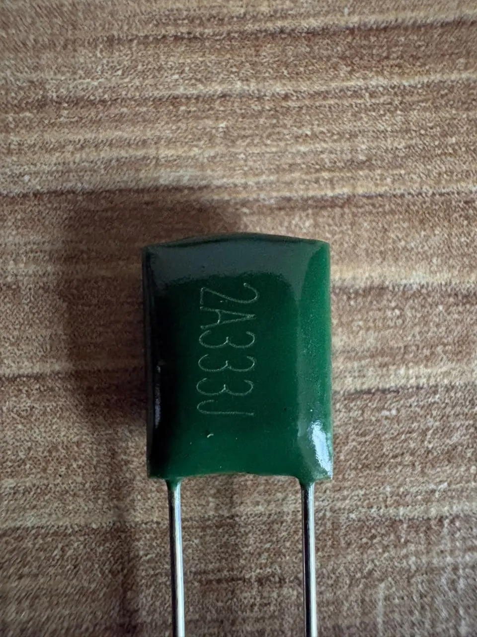 Capacitores de poliéster — 2A333J