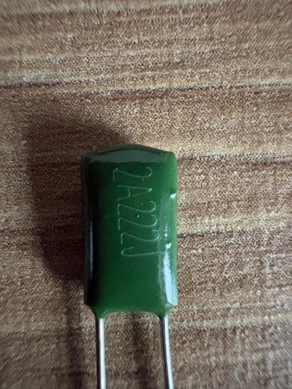 Capacitores de poliéster — 2A222J