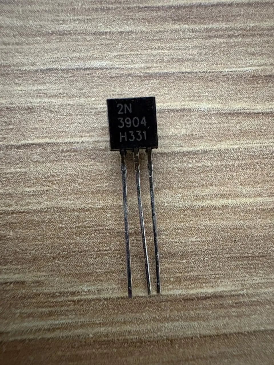 Transistores NPN y PNP TO-92 – Varios modelos — 2N3904
