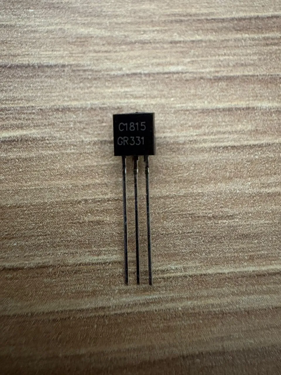 Transistores NPN y PNP TO-92 – Varios modelos — C1815-GR