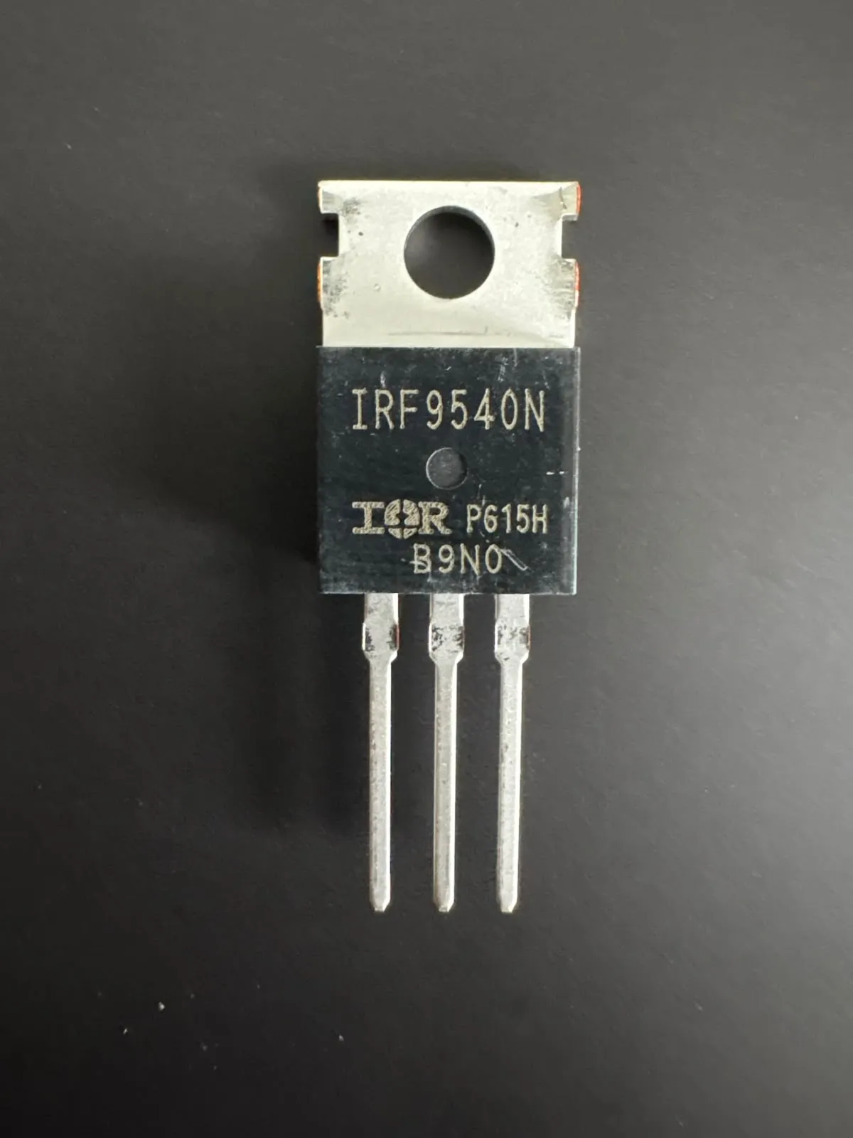 Transistor MOSFET Canal N IRF – TO-220 | Varios Modelos — IRF9540N