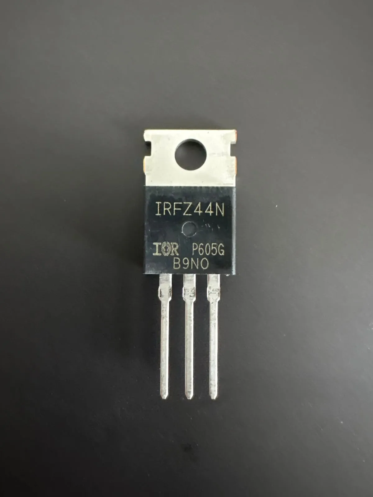 Transistor MOSFET Canal N IRF – TO-220 | Varios Modelos — IRFZ44N